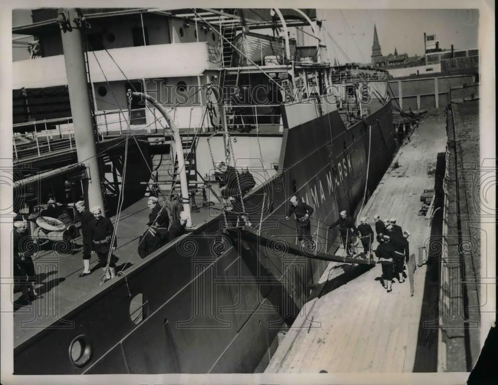 1941 Press Photo Coast Guard takes possession of Emma Maersk freighter - Historic Images