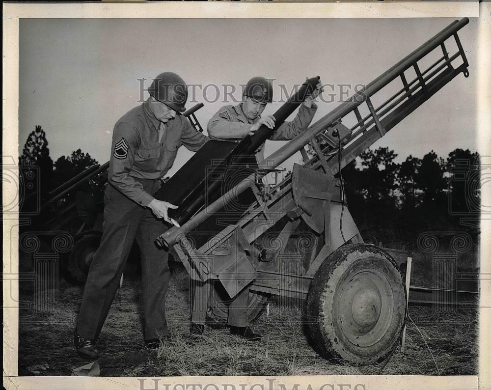 1944 Press Photo Launch crew with anti-aircraft guns at Camp Davis, N.c. - Historic Images