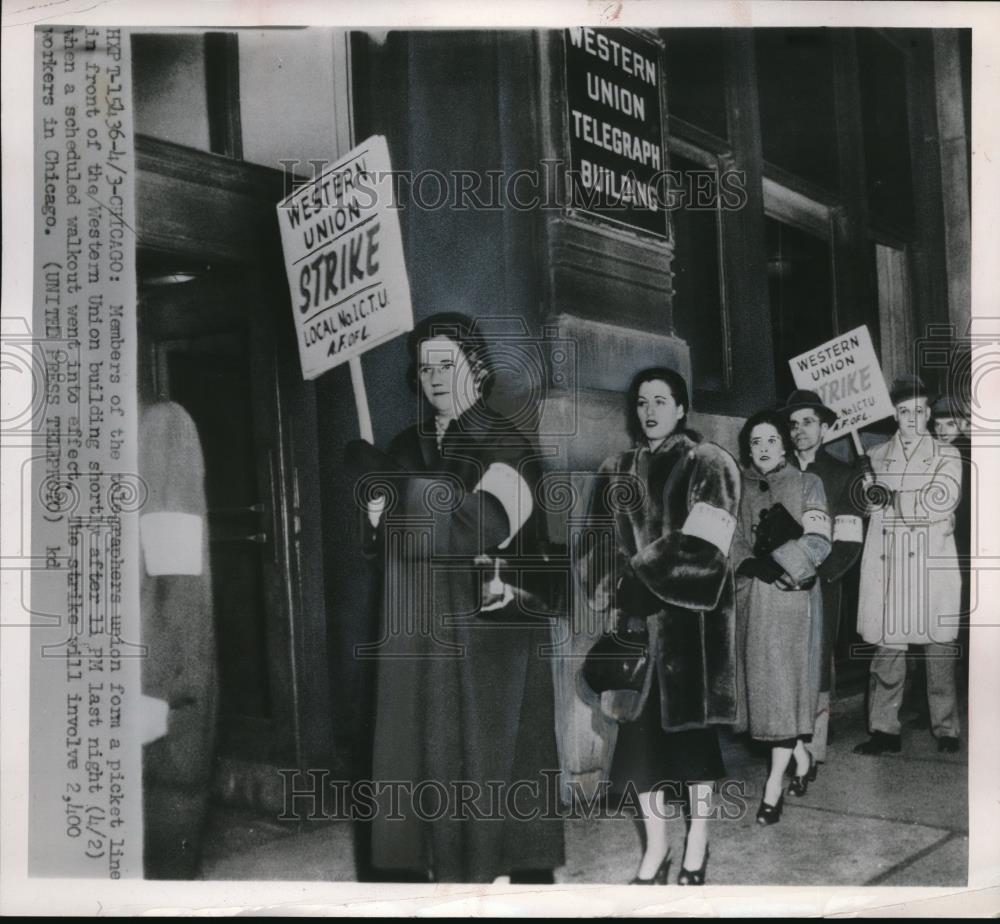 1952 Press Photo Members of the telegraphers union form a picket line. - Historic Images