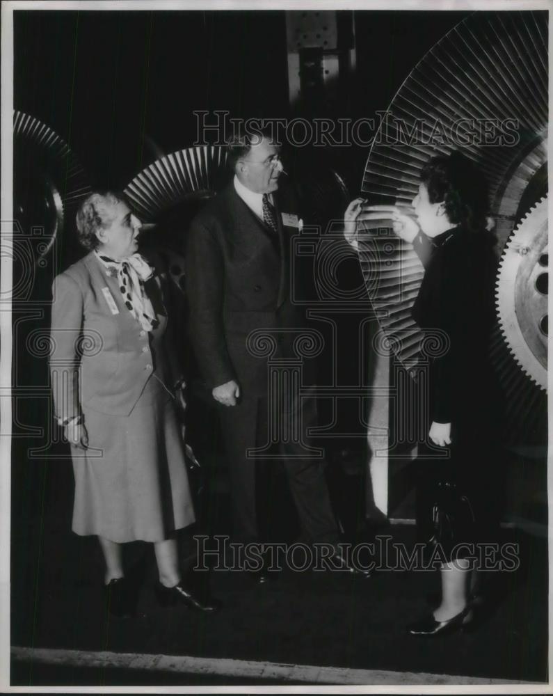 1949 Press Photo Stockholders Meeting at General Electric - Historic Images