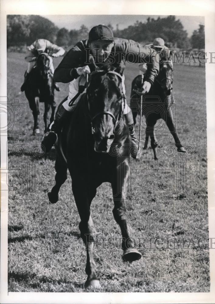 1950 Press Photo Charlie Smirke wins on Khorassan in Classic Trial Stakes - Historic Images