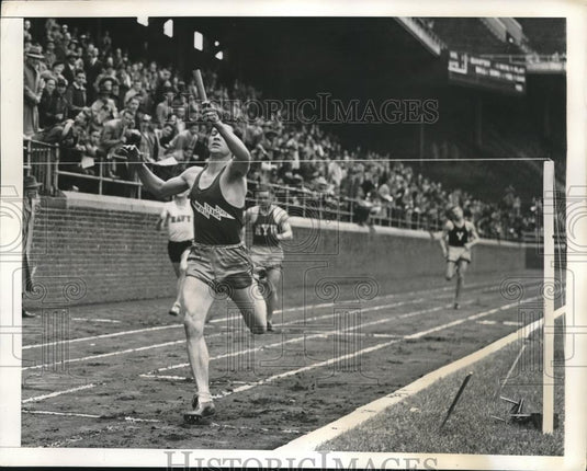 1941 Press Photo Phila,Pa Olivis Hicks of N Tex State in half mile relay - Historic Images