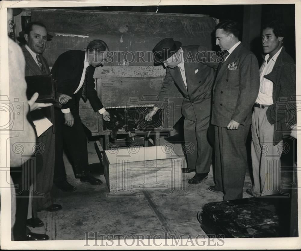 1944 Press Photo Vance Orr General Tire Engineer &amp; William ONeil President - Historic Images