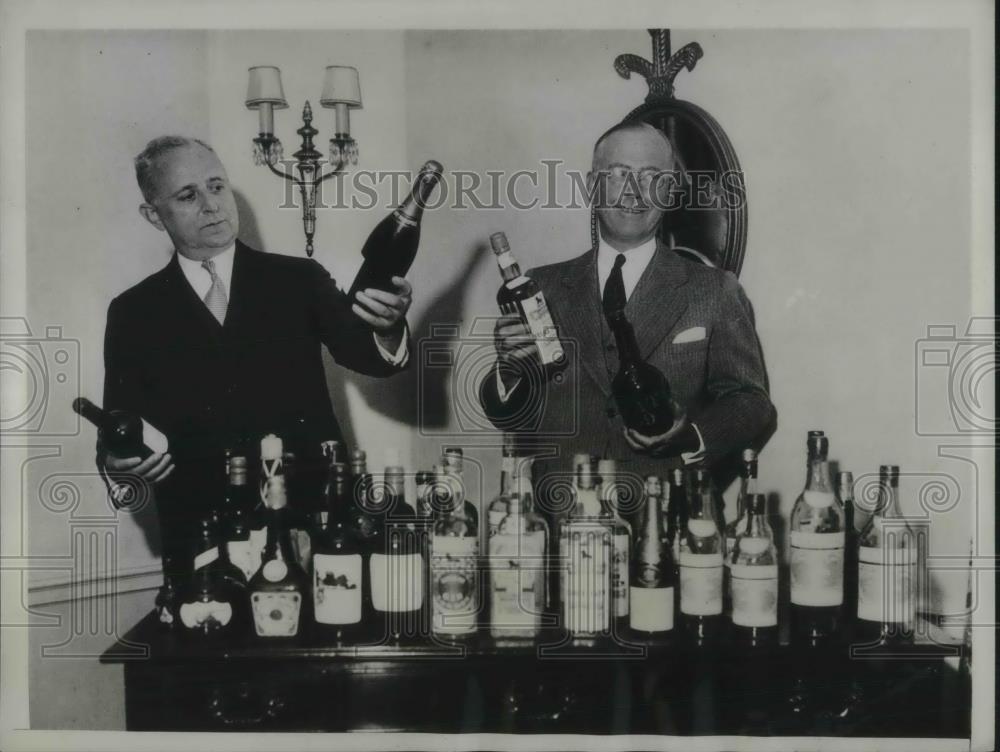 1933 Press Photo David Schulte &amp; Gordon Stewart, Park &amp; Tilford US largest wine/ - Historic Images