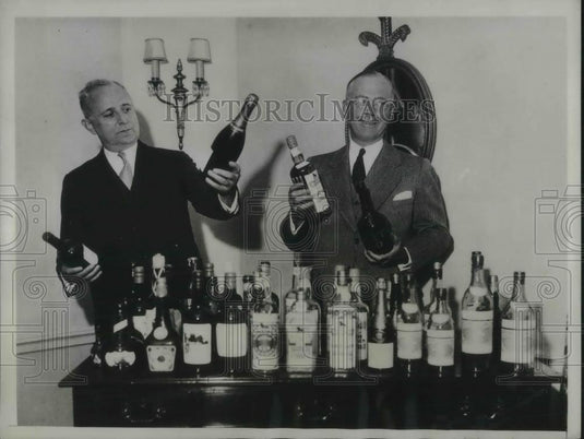 1933 Press Photo David Schulte & Gordon Stewart, Park & Tilford US largest wine/ - Historic Images