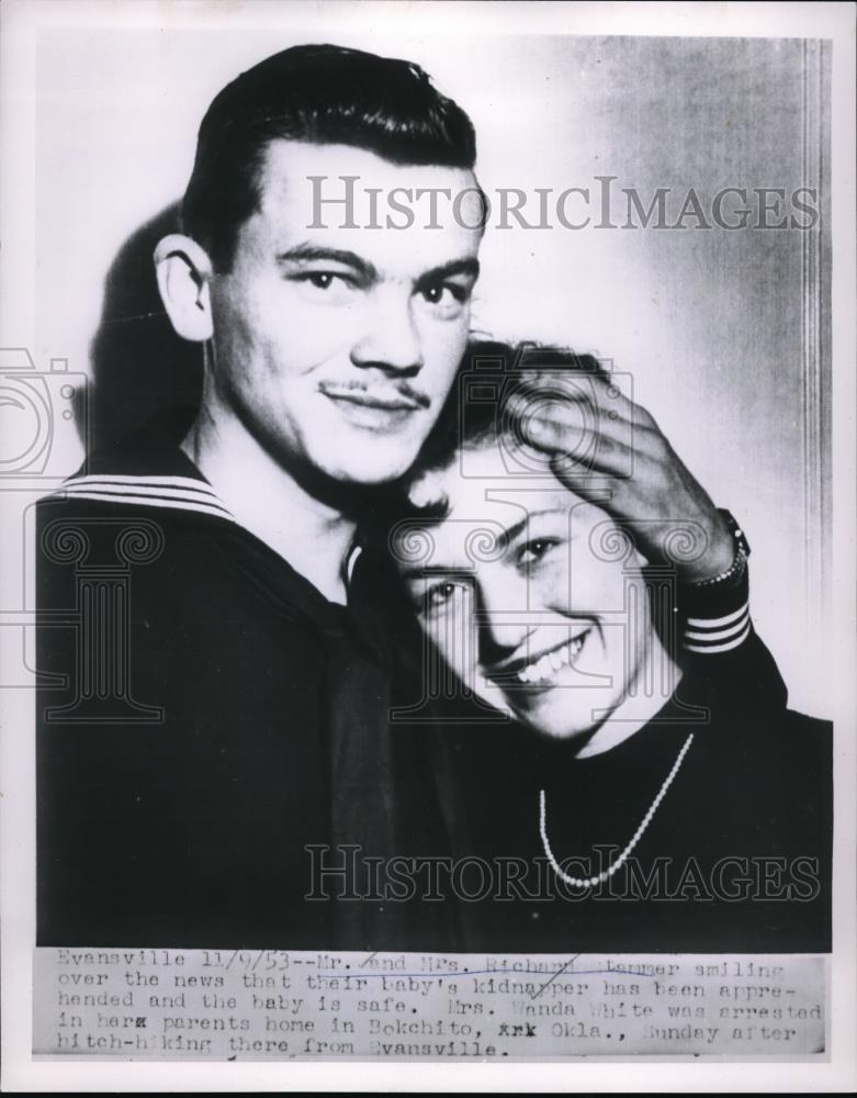 1953 Press Photo Mr. and Mrs. Richard Hammer After Reuniting with Kidnapped Baby - Historic Images