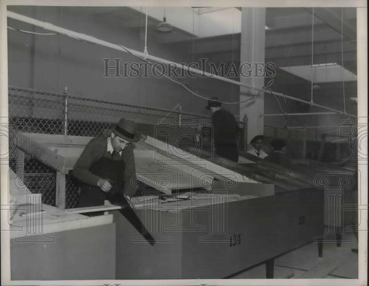 1938 Press Photo Workmen readying merchandise for First Avenue retail market. - Historic Images