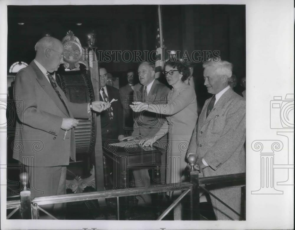 1954 Press Photo Court Officials Picking Jurors - Historic Images