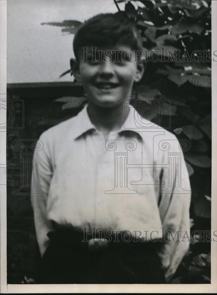 1938 Press Photo John Oppenheimer suffering from a bullet wound nera his heart - Historic Images