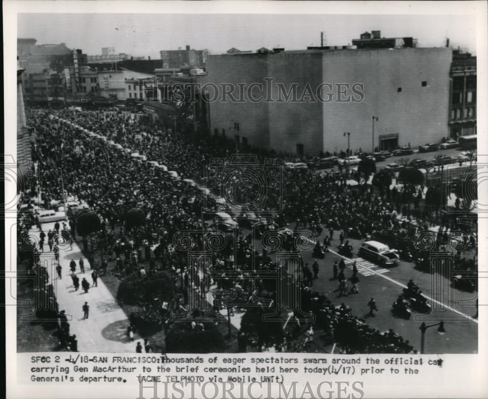 1951 Press Photo spectators crowd around car carrying Gen MacArthur. - Historic Images