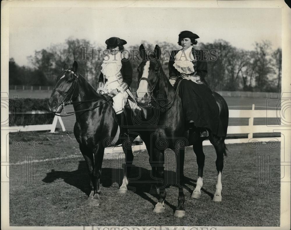 1932 Press Photo Philadelphia Socialites Ride Horses In Colonial Costume - Historic Images
