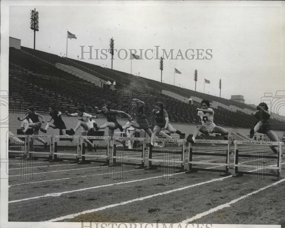 1933 Press Photo Natl AAU track hurdles, Evelyn Hall, E Smith,N Sharka,L Laidlow - Historic Images