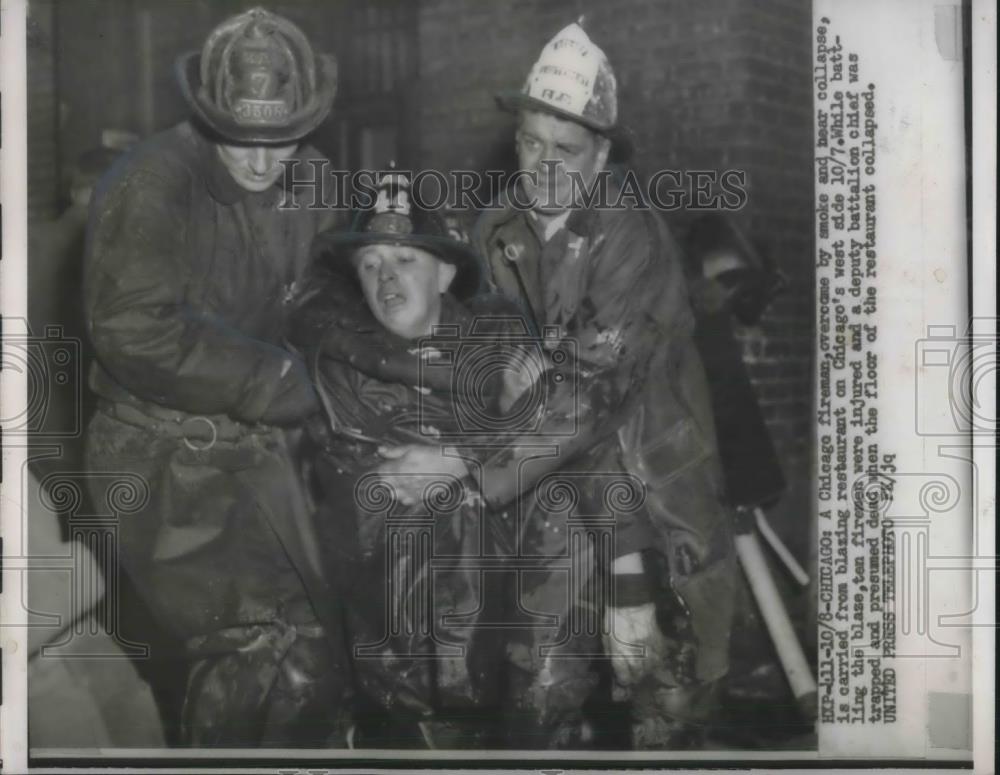 1954 Press Photo Chicago Fireman Carried from Restaurant Fire, Chicago - Historic Images