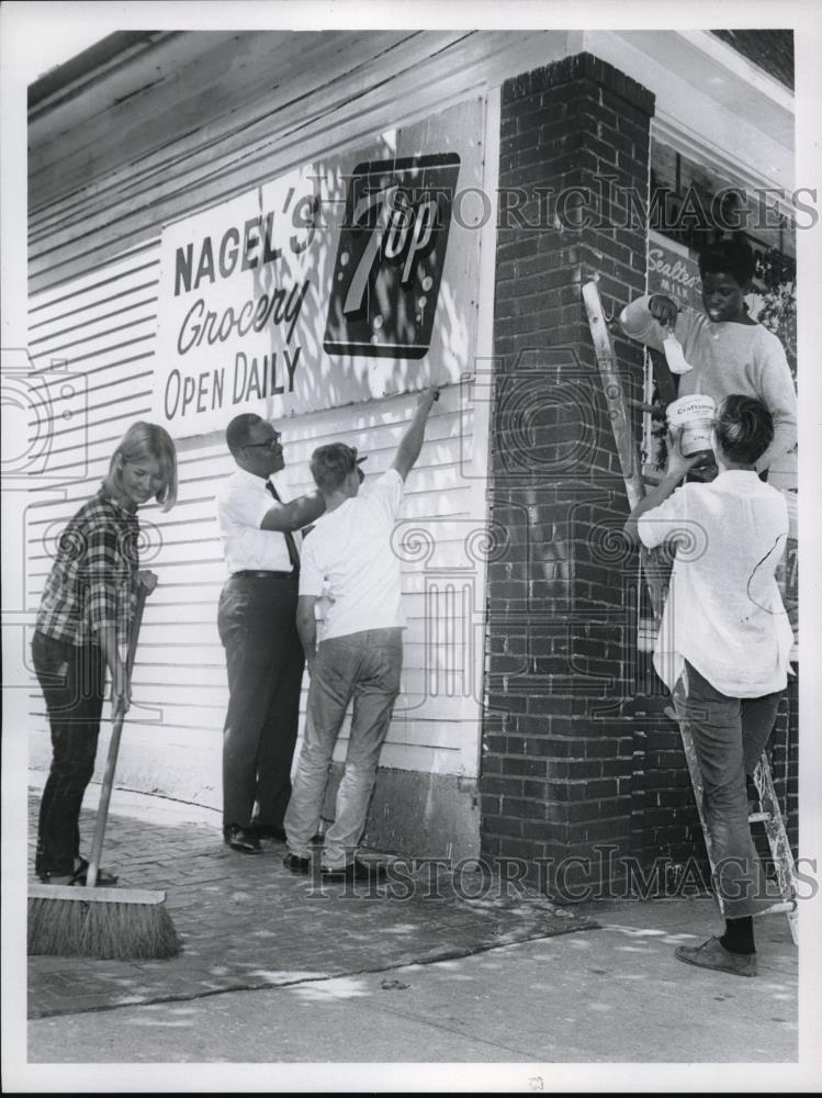 1969 Press Photo Reconstructing Nagel&#39;s Grocery in Tremont for Summer. - Historic Images