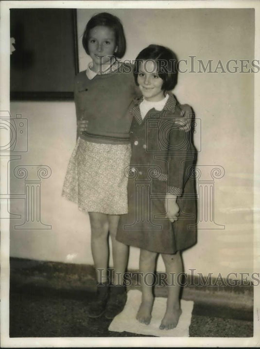 1940 Press Photo Girl Who Looks Like Grown Woman Ruby Franklin With Sister - Historic Images