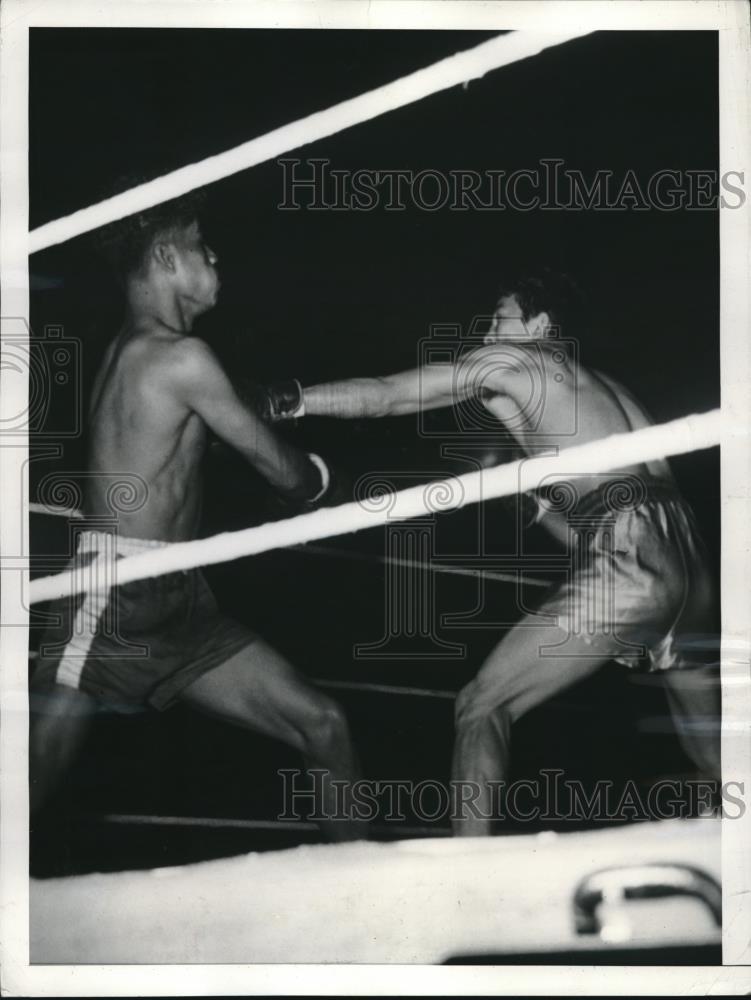 1940 Press Photo Tony Ortega of Cole AC dodged a left by Johnny Manola, Hawaii - Historic Images