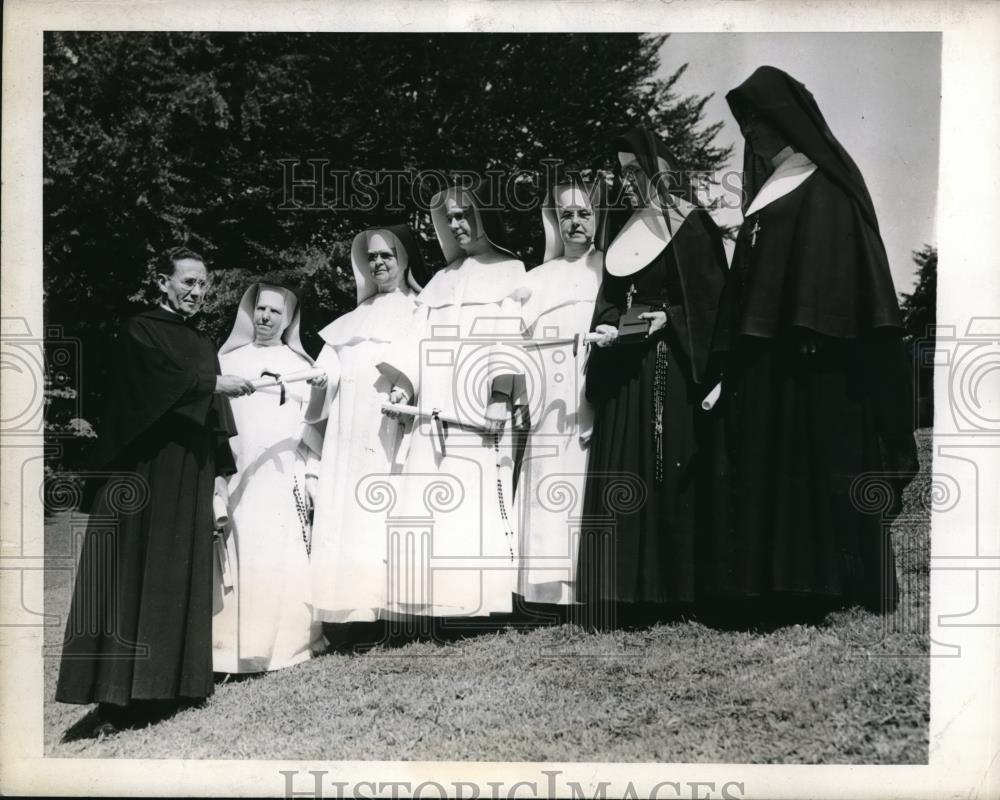 1943 Press Photo Rosemont, Pa Villanova school, Rev JC Cartley,Sisters Rossmire - Historic Images