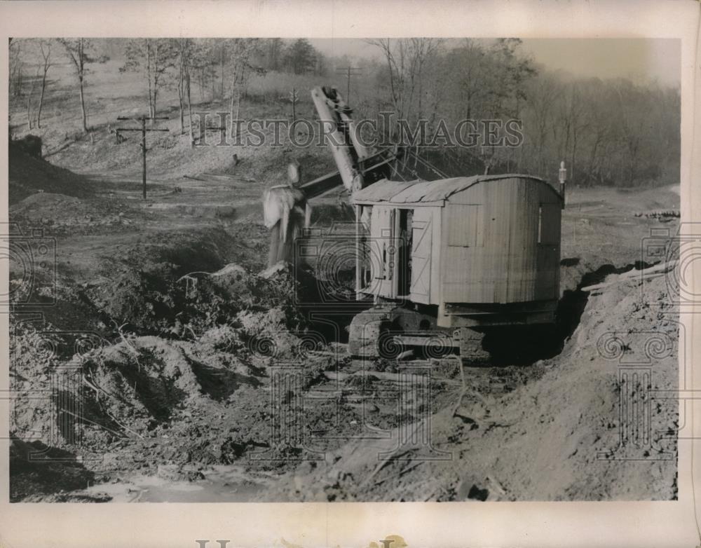 1946 Press Photo Forest Fire in New Straitsville Ohio Clearing Near Creek - Historic Images