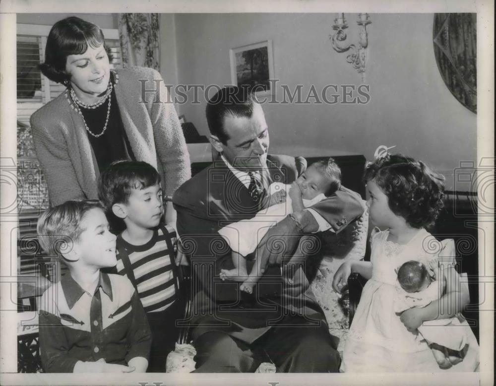 1949 Press Photo Another Boy for Veloz and Yolanda Family - Historic Images