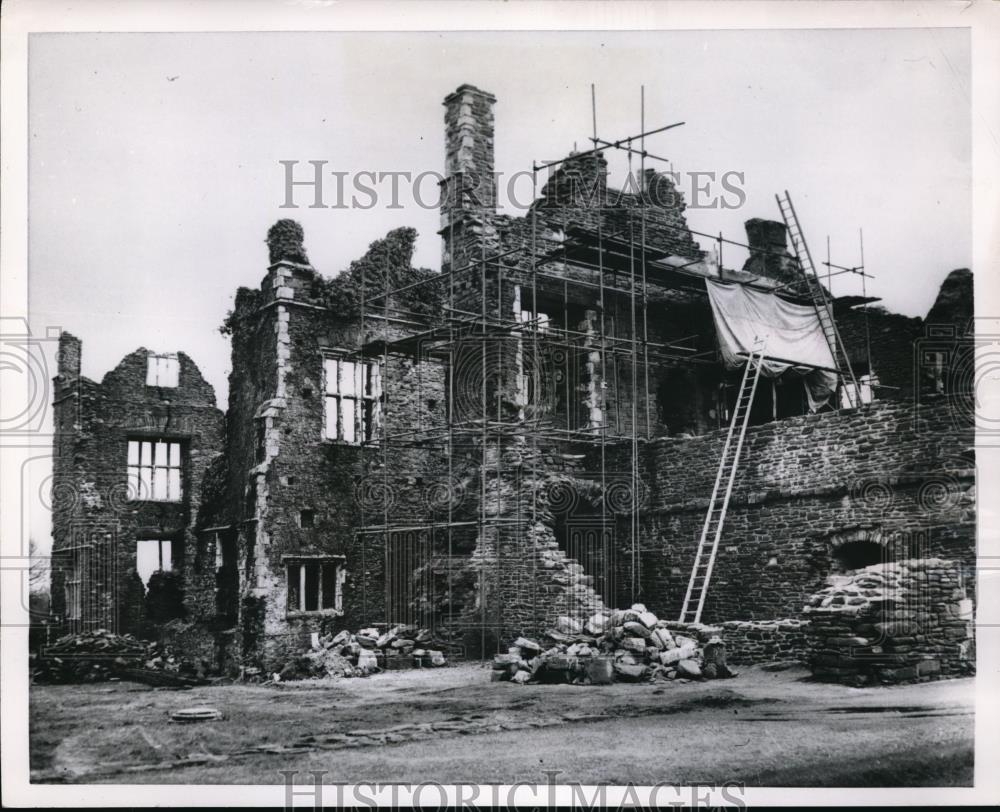 1954 Press Photo Neath, Glamorgan, England Cistercian Abbey repair work - Historic Images