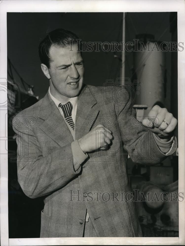 1947 Press Photo NYC, Swedish heavyweight, Olle Tandberg for bout with Joe Bakis - Historic Images