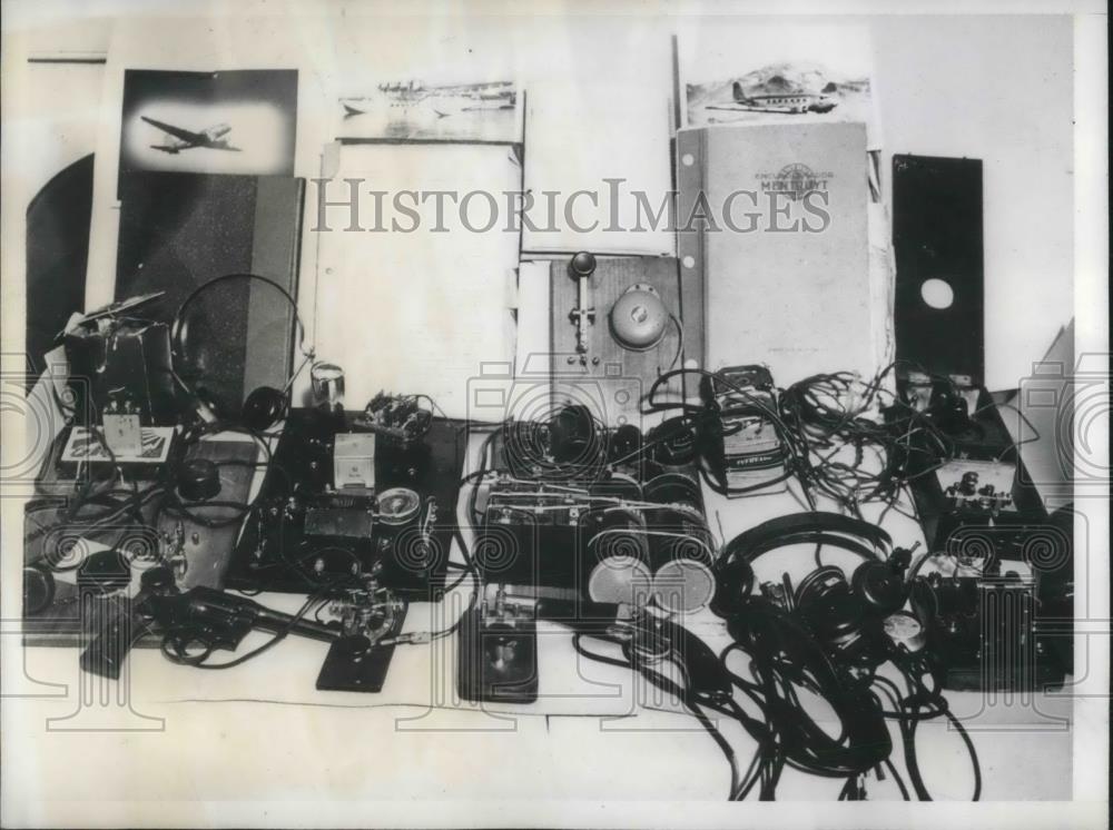 1944 Press Photo Equipment seized in the espionage raids by Argentina Federal. - Historic Images