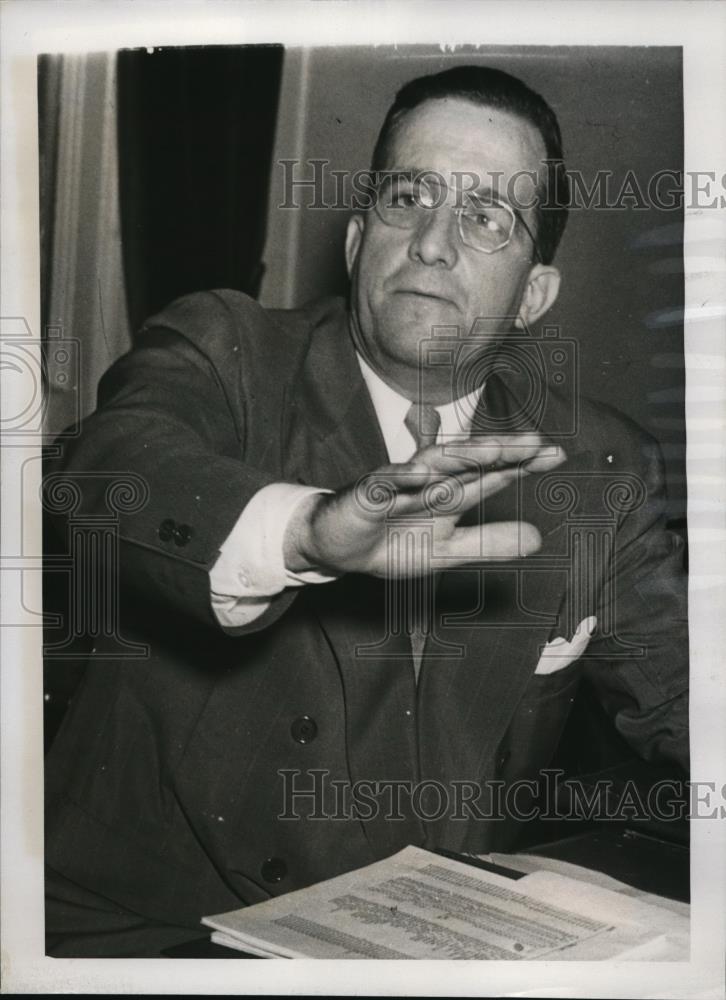 1941 Press Photo Captain Earl P. Hartman, an acting police testifies. - Historic Images