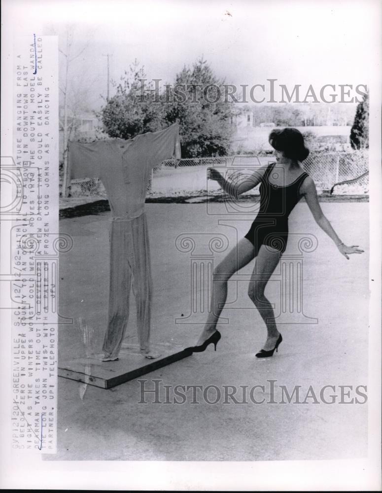 1962 Press Photo Model Wanda Dearman Frozen Long Johns Greenville South Carolina - Historic Images