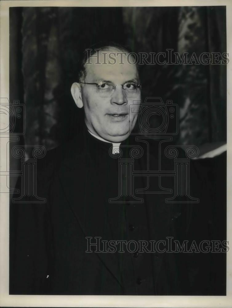 1940 Press Photo Rev. Achilles P. Ferreri administrator of Holy Redeemer Parish - Historic Images