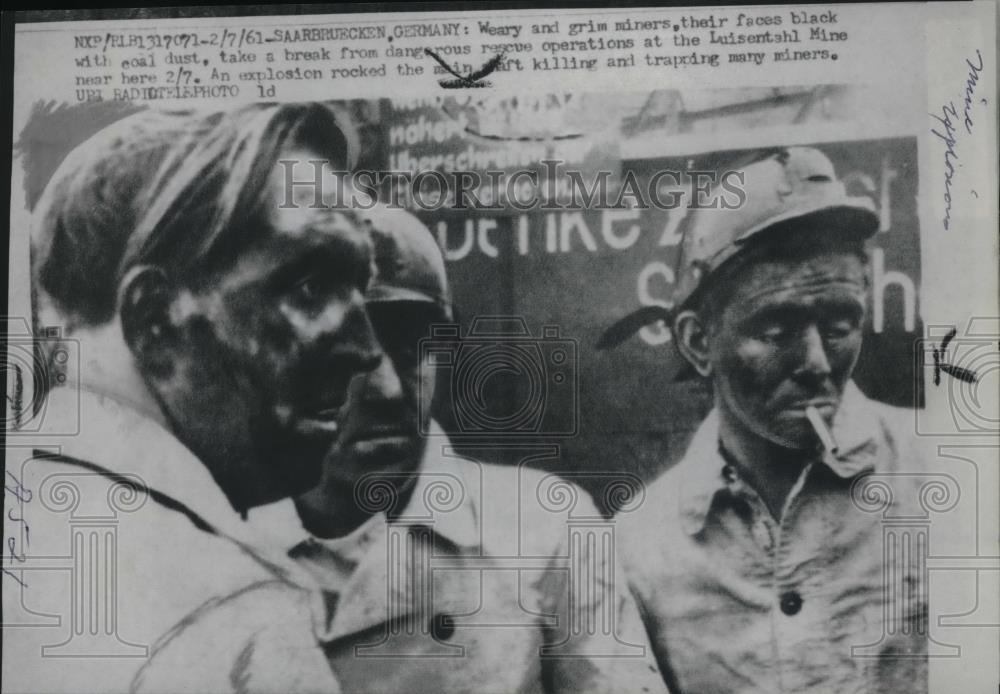 1961 Press Photo  Miners take break from rescue operation at the Luisentahl Mine - Historic Images