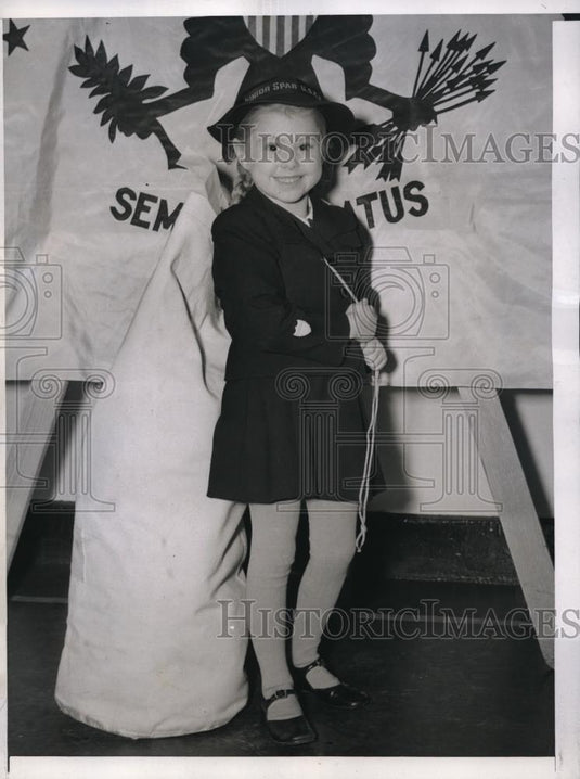 1943 Press Photo Barbara Lou Erlichman is Mascot and Junior SPAR of New York - Historic Images