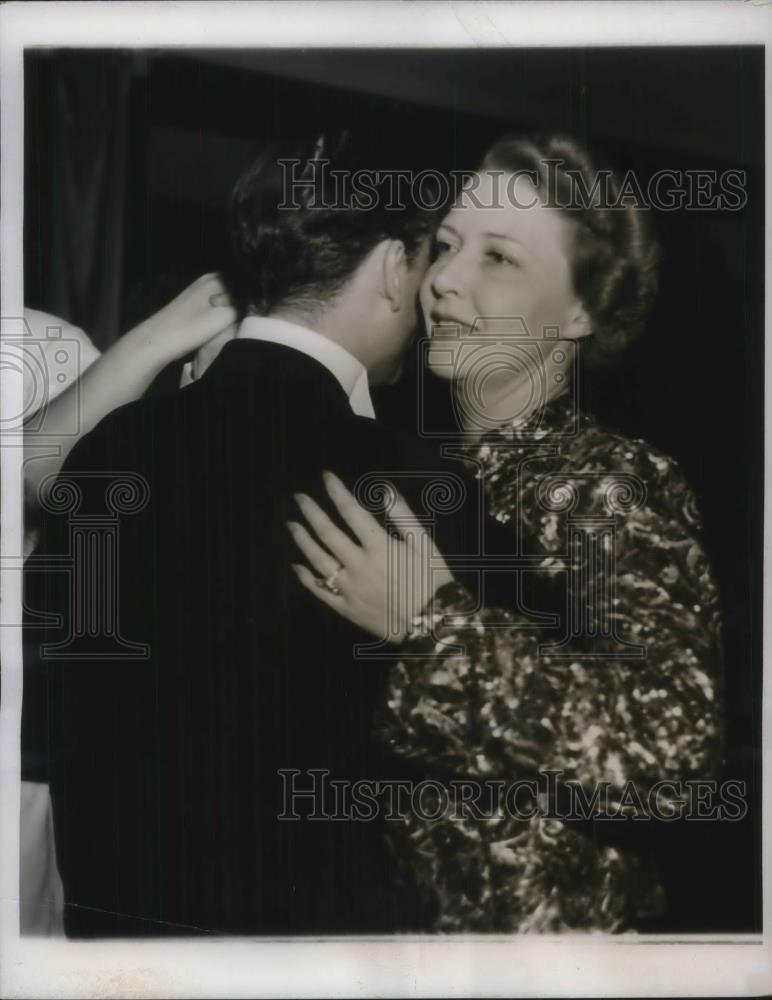 1938 Press Photo Mrs. Jay O&#39;Brien dancing with Frank Lawton in Palm Beach - Historic Images