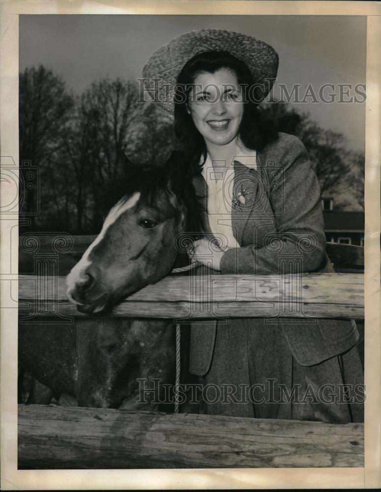 1943 Press Photo Ruth Kane Shown With Marjorie - nec65673 - Historic Images