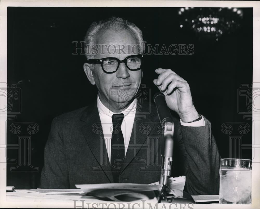 1961 Press Photo Capehart Housing Program contractor testifies before the Senate - Historic Images