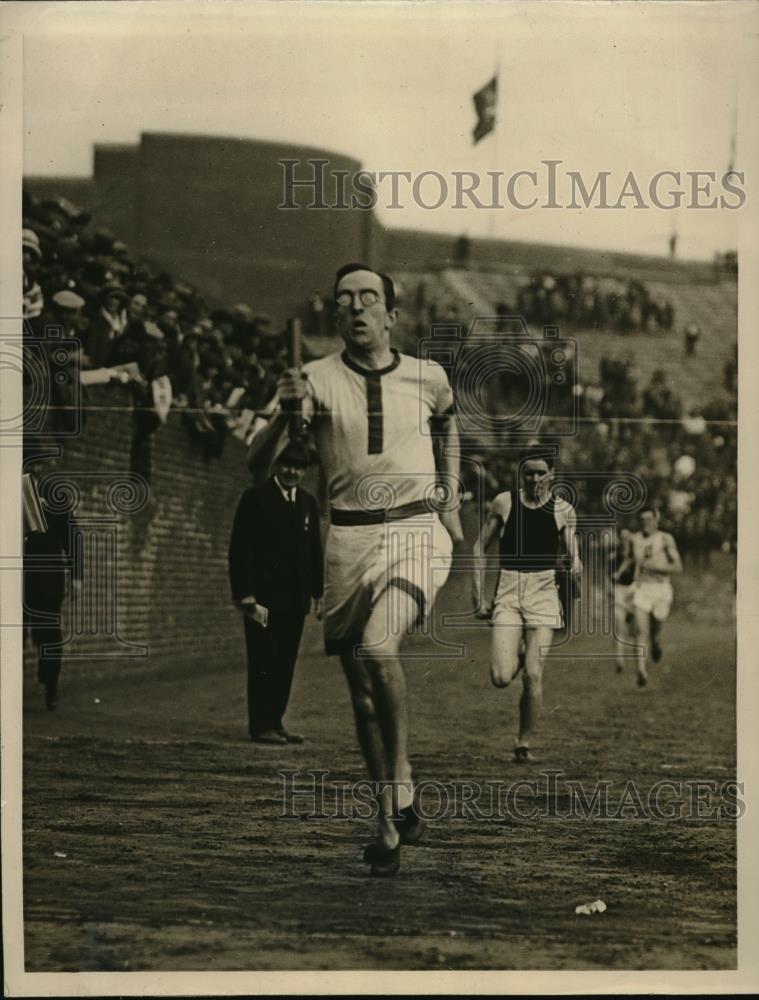 1923 Press Photo British capt. Milligan of Oxford wins the relay's last leg. - Historic Images