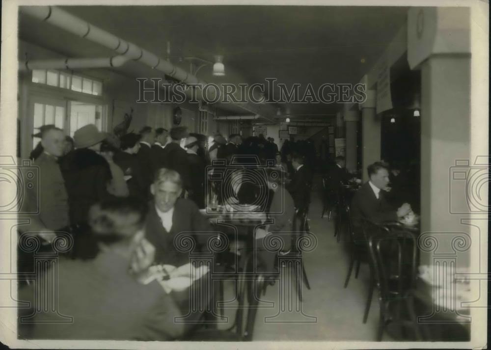 1919 Press Photo A Red Cross cafeteria is used often for cheap prices - Historic Images