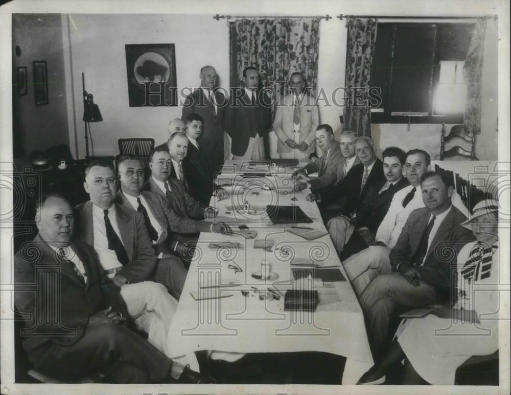 1934 Press Photo Racing Commissioners from 7 states discuss future of racing - Historic Images