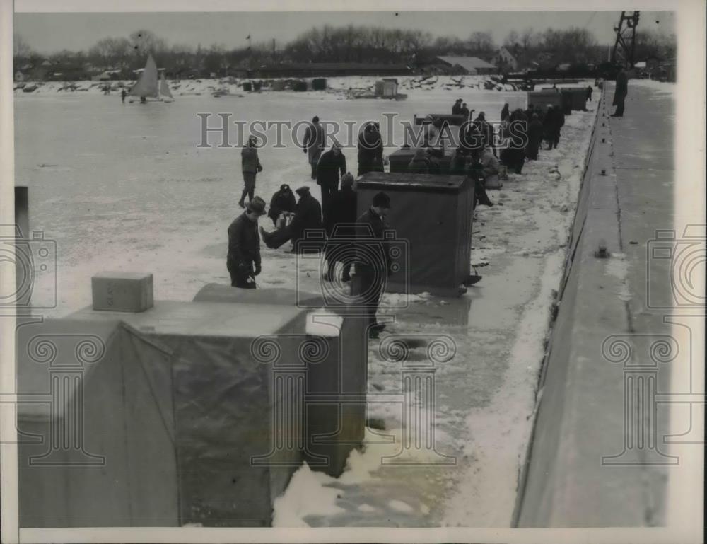 1941 Press Photo Ice Fishing on Sandusky Bay in Sandusky, Ohio. - nec49919 - Historic Images