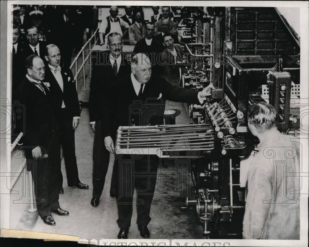 1933 Press Photo Lord Derby at Ad Exhibition at Olympia, London - Historic Images