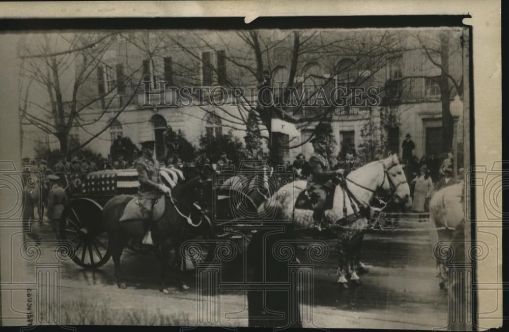 1930 Press Photo Artillery caisson carrying Pres Taft&#39;s body in the capitol - Historic Images