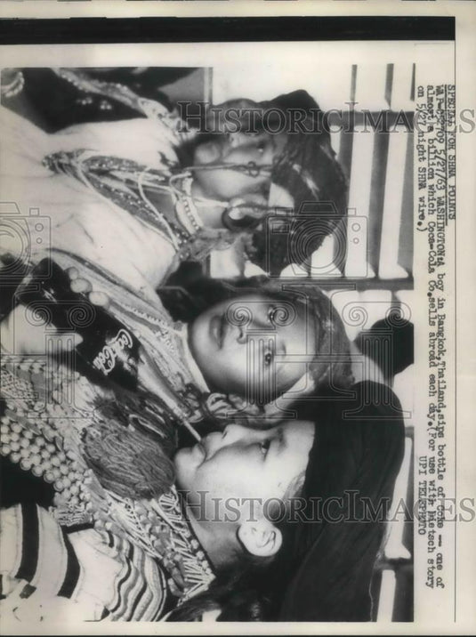 1963 Press Photo Boys from Thailand sip Coca-Cola from US distributor - Historic Images