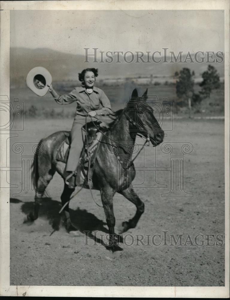 1939 Press Photo Deborah Hull Rides Horse On Washoe Pine Ranch - Historic Images