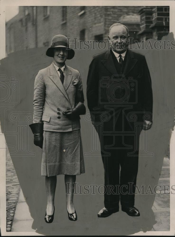 1934 Press Photo Dr Charles Searle &amp; Mrs J Place of London - Historic Images