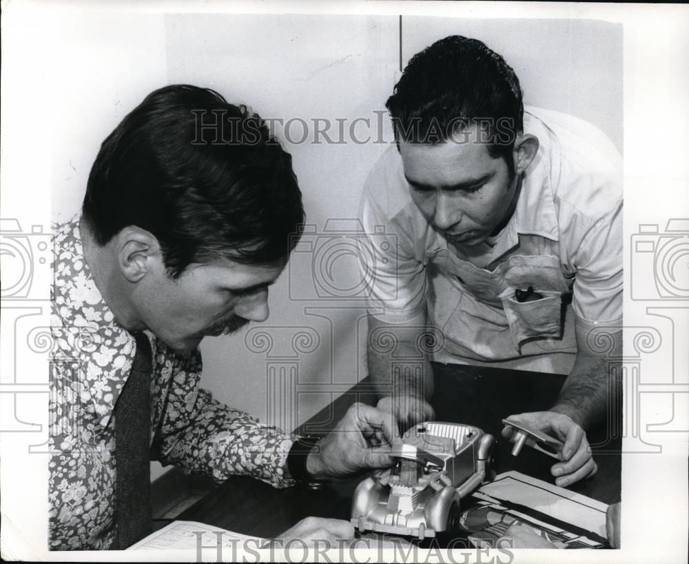 1970 Press Photo Industrial engineer and model maker built wooden car - Historic Images