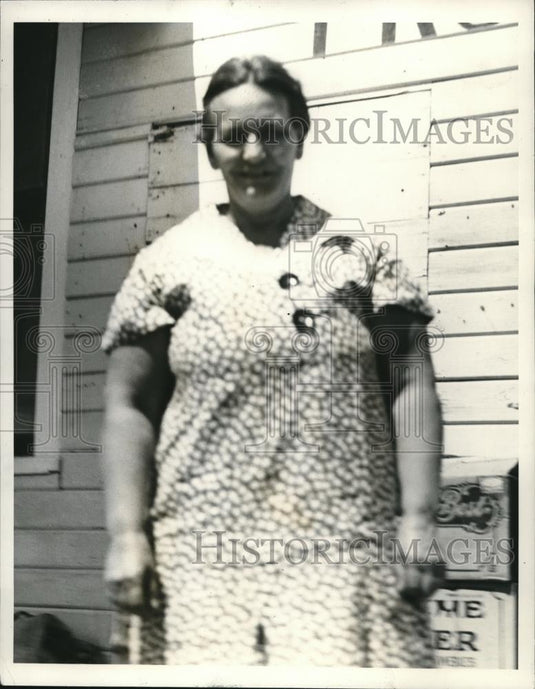 1936 Press Photo Mrs.George Austin, hotel, gen. store operator as hubby mines - Historic Images