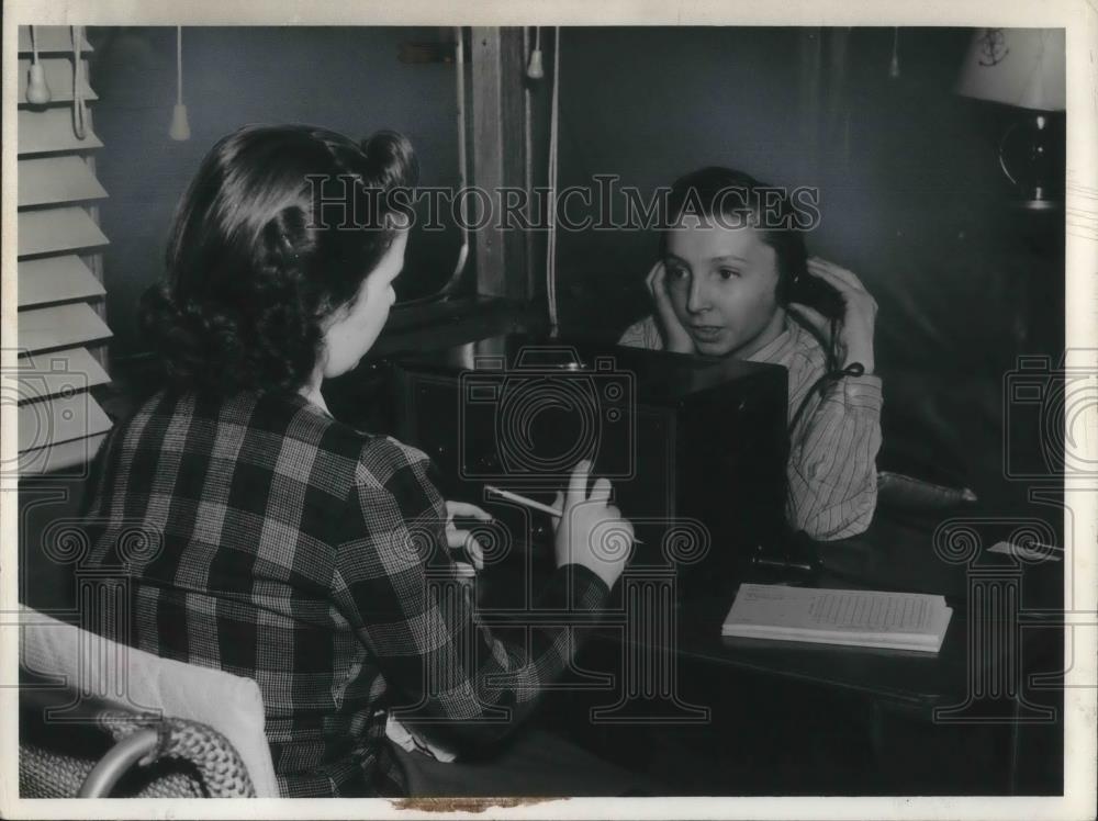 1940 Press Photo Helen M. Reynolds and Robert Using the Telephone - Historic Images