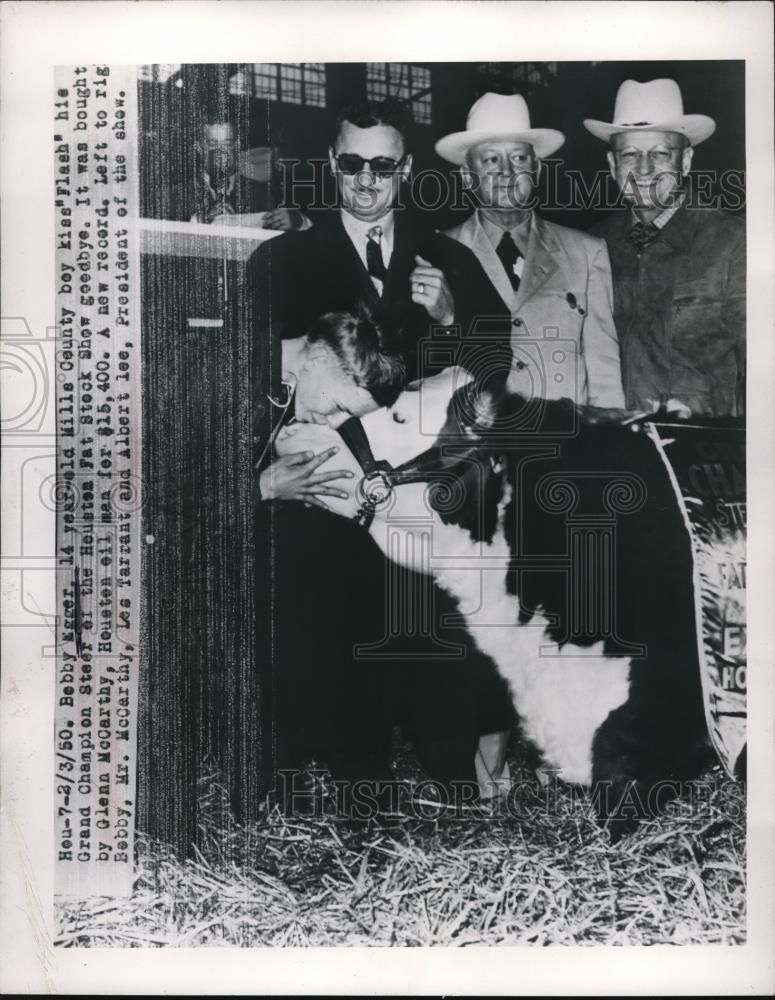 1950 Press Photo Bobby Egger Kisses His Grand Champion Flash - Historic Images