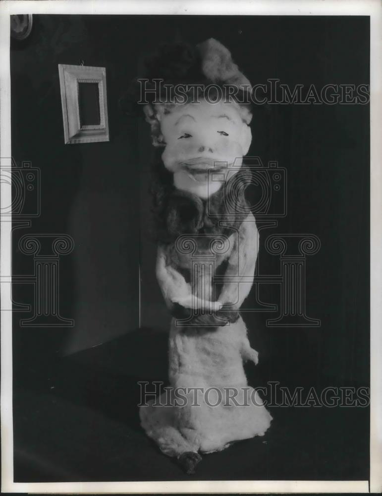 1942 Press Photo Sculptress of Mrs. Franklin D. Roosevelt Elsie Shaver - Historic Images