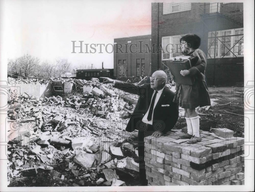 1964 Press Photo Teacher Russell Tubaugh &amp; Patricia Abood of Roosevelt Jr. High - Historic Images