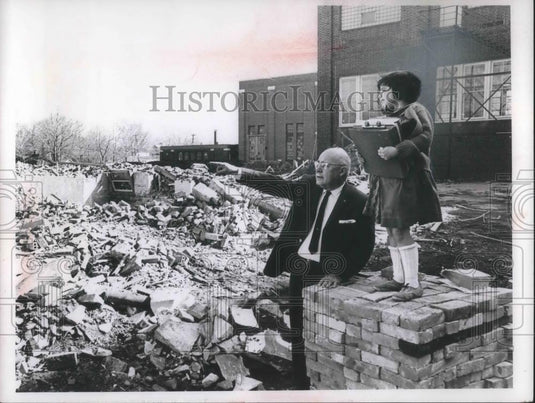 1964 Press Photo Teacher Russell Tubaugh & Patricia Abood of Roosevelt Jr. High - Historic Images